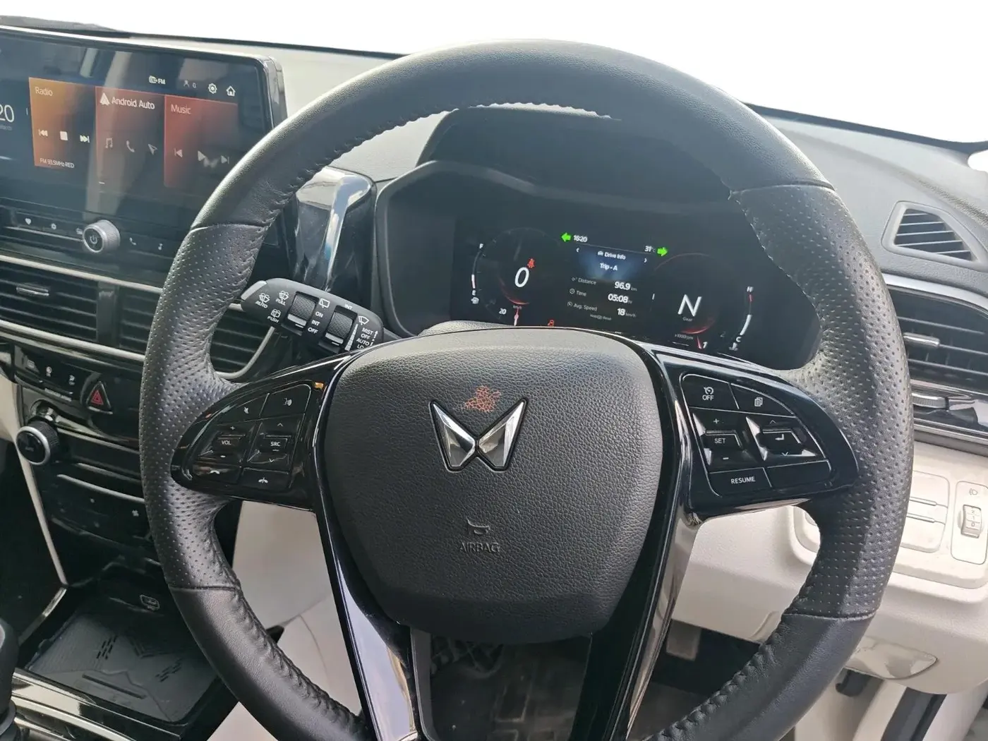 2024 Mahindra XUV 3XO AX5 1.2 L TCMPFi, Petrol, Manual, 16,900 km, interior