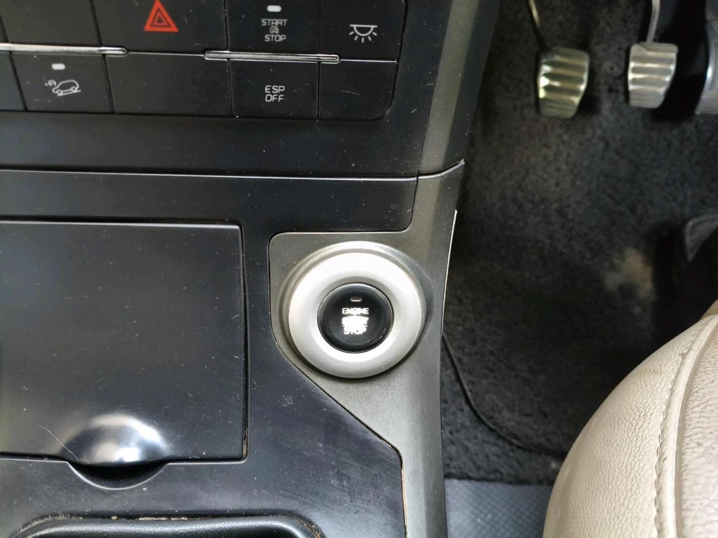 2018 Mahindra XUV500 W10, Diesel, Manual, 1,10,104 km, interior