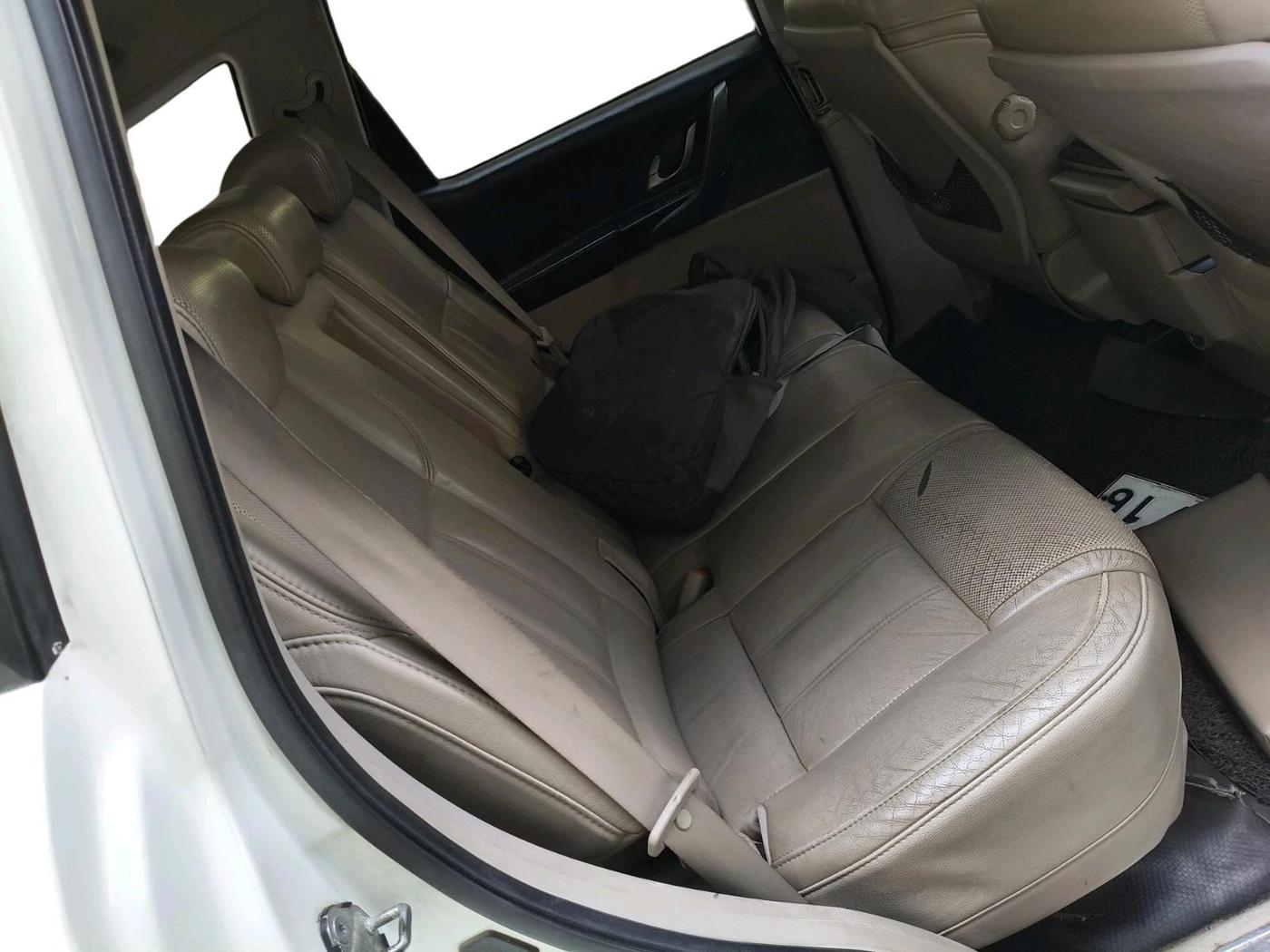 2018 Mahindra XUV500 W10, Diesel, Manual, 1,10,104 km, interior