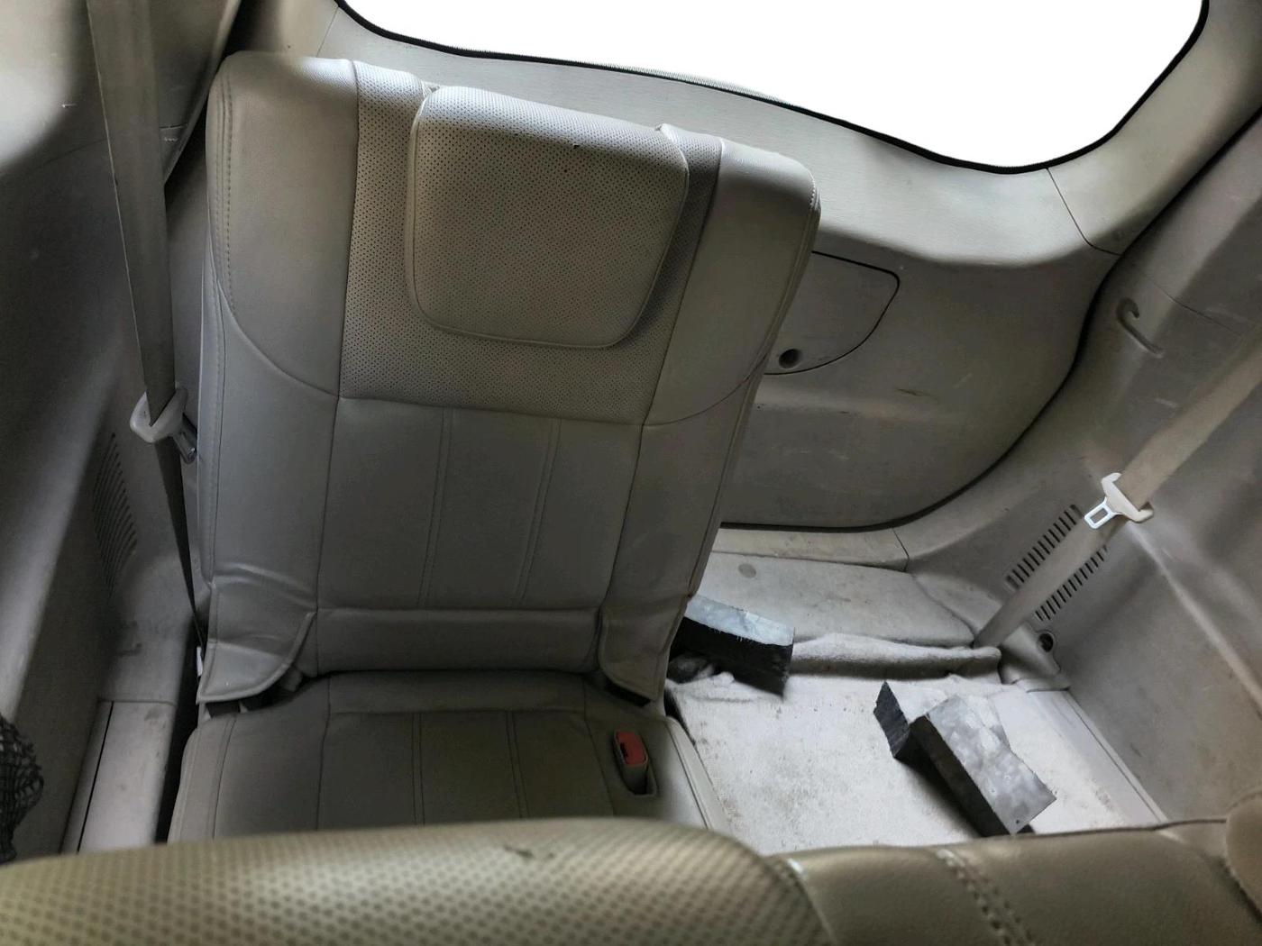2018 Mahindra XUV500 W10, Diesel, Manual, 1,10,104 km, interior