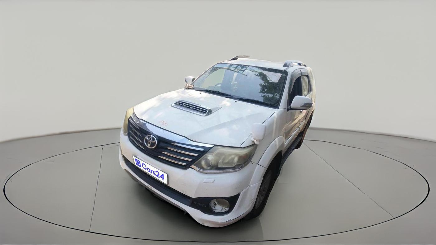 2012 Toyota Fortuner 3.0 4X2 MT, Diesel, Manual, 1,66,398 km, exterior