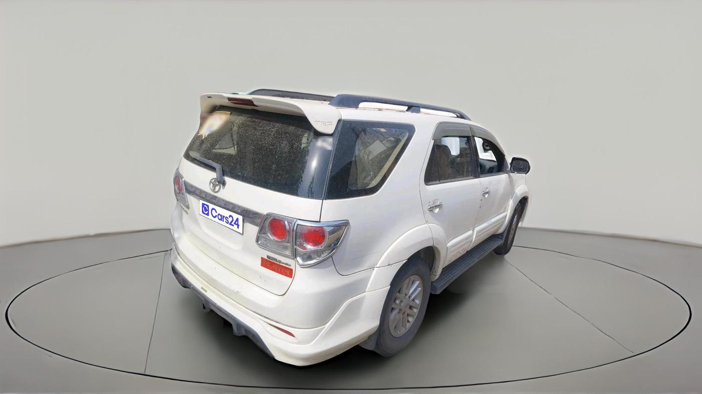 2012 Toyota Fortuner 3.0 4X2 MT, Diesel, Manual, 1,66,398 km, exterior