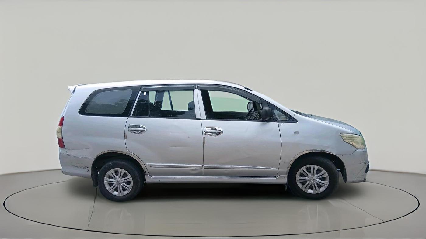 2014 Toyota Innova 2.5 GX 8 STR, Diesel, Manual, 1,45,925 km, exterior
