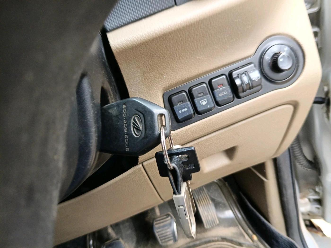 2017 Mahindra TUV300 T8, Diesel, Manual, 1,45,088 km, interior