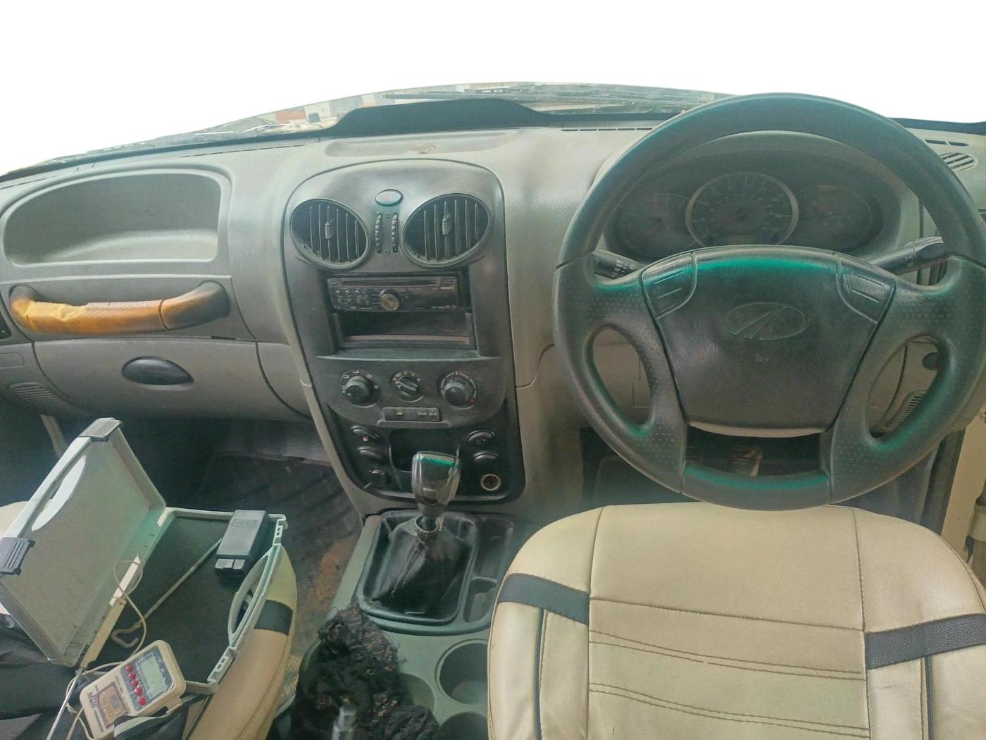 2013 Mahindra Scorpio EX M2DI, Diesel, Manual, 96,077 km, interior