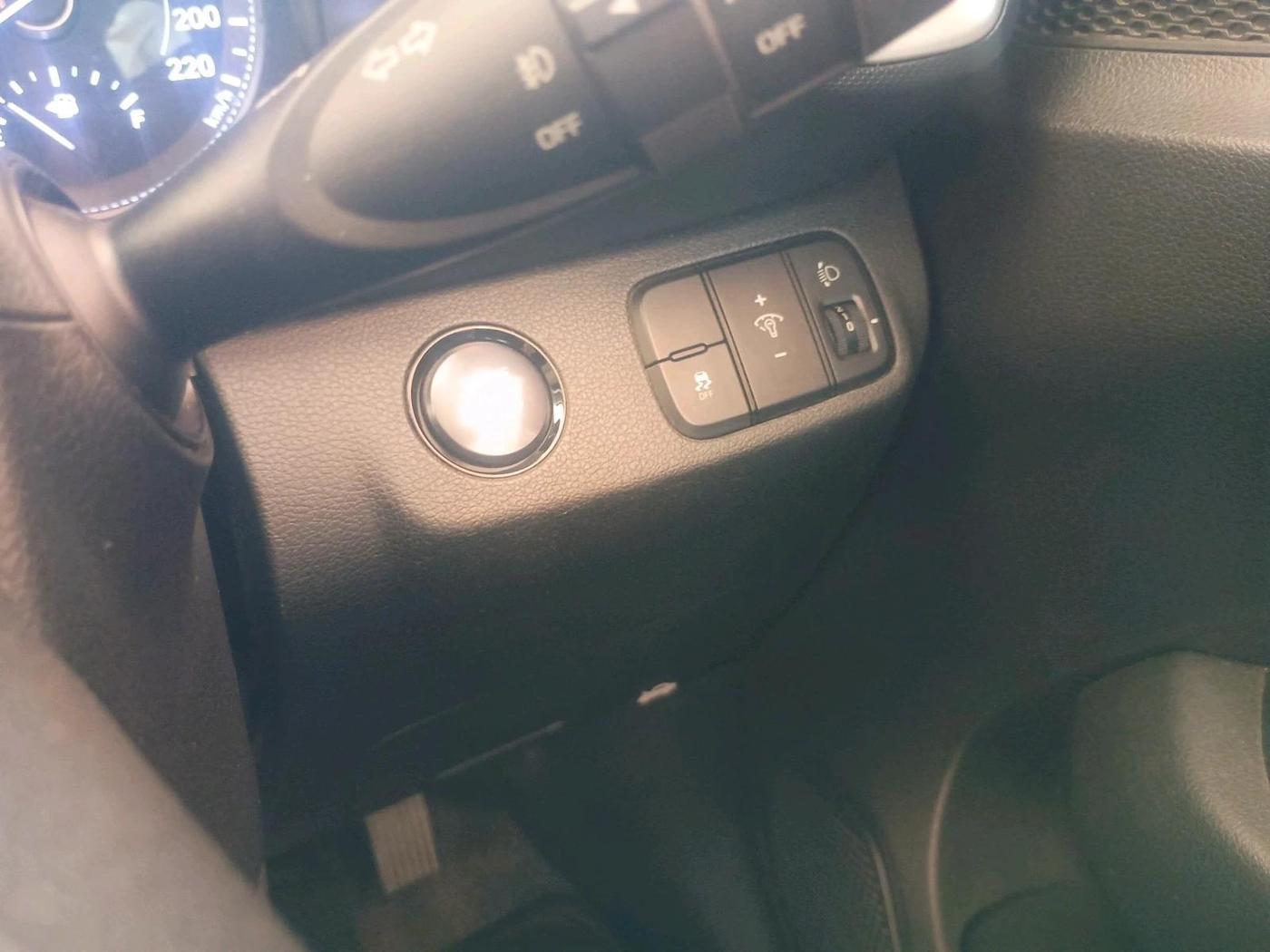 2019 Hyundai VENUE SX 1.0 (O) TURBO, Petrol, Manual, 38,775 km, interior
