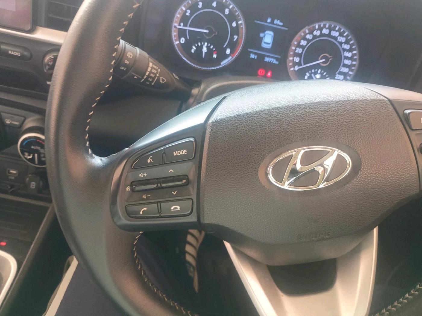 2019 Hyundai VENUE SX 1.0 (O) TURBO, Petrol, Manual, 38,775 km, interior