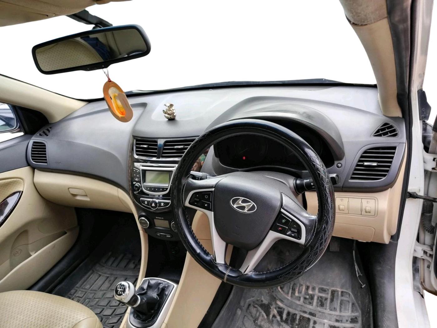 2014 Hyundai Verna FLUIDIC 1.6 CRDI SX OPT, Diesel, Manual, 1,30,220 km, interior