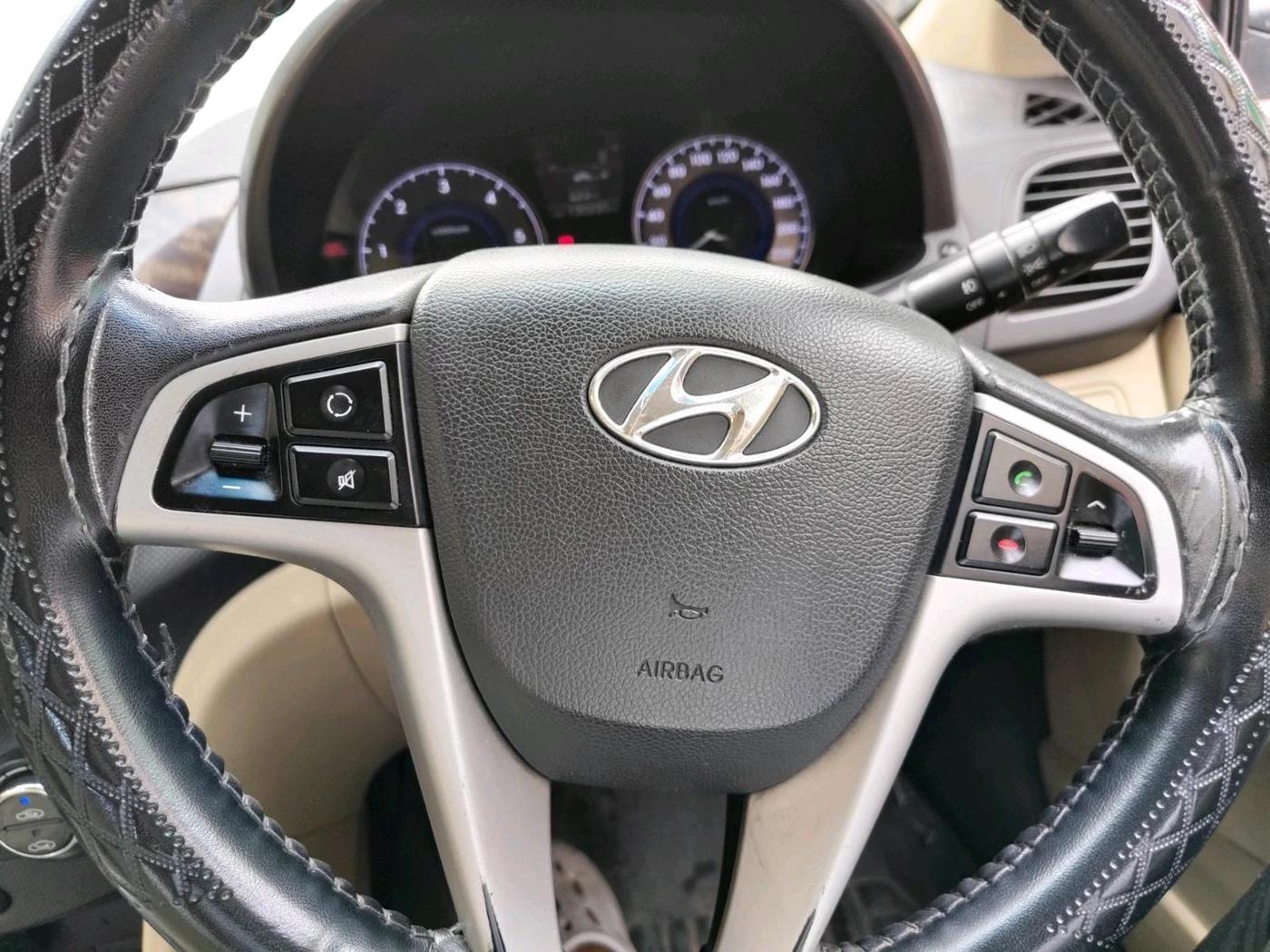 2014 Hyundai Verna FLUIDIC 1.6 CRDI SX OPT, Diesel, Manual, 1,30,220 km, interior