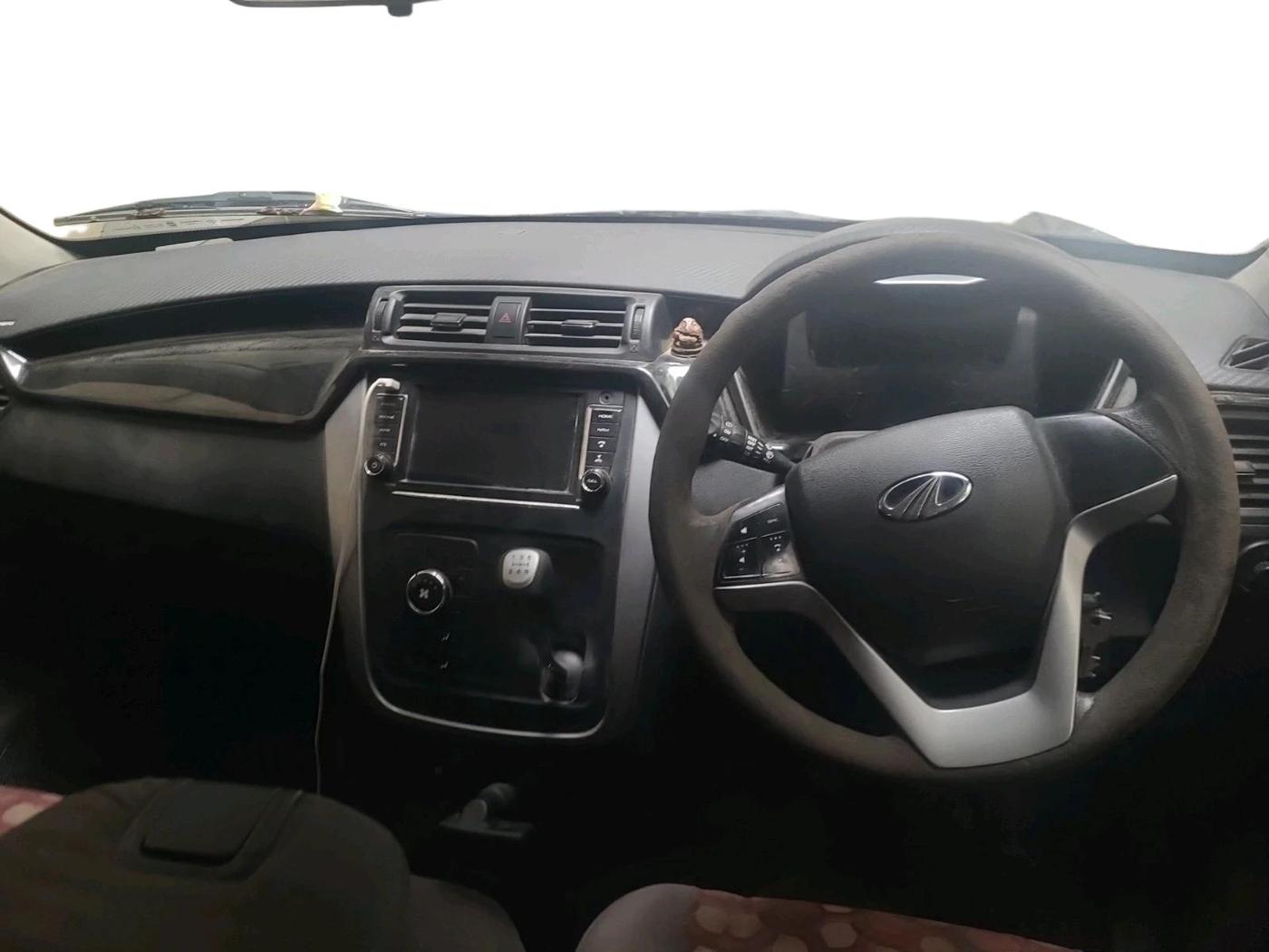 2017 Mahindra KUV 100 NXT K8 P 6 STR, Petrol, Manual, 87,444 km, interior