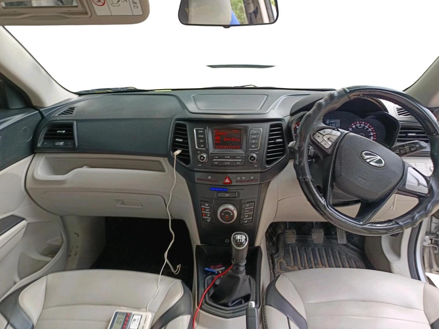 2022 Mahindra XUV300 W6 1.5 Diesel, Diesel, Manual, 96,941 km, interior