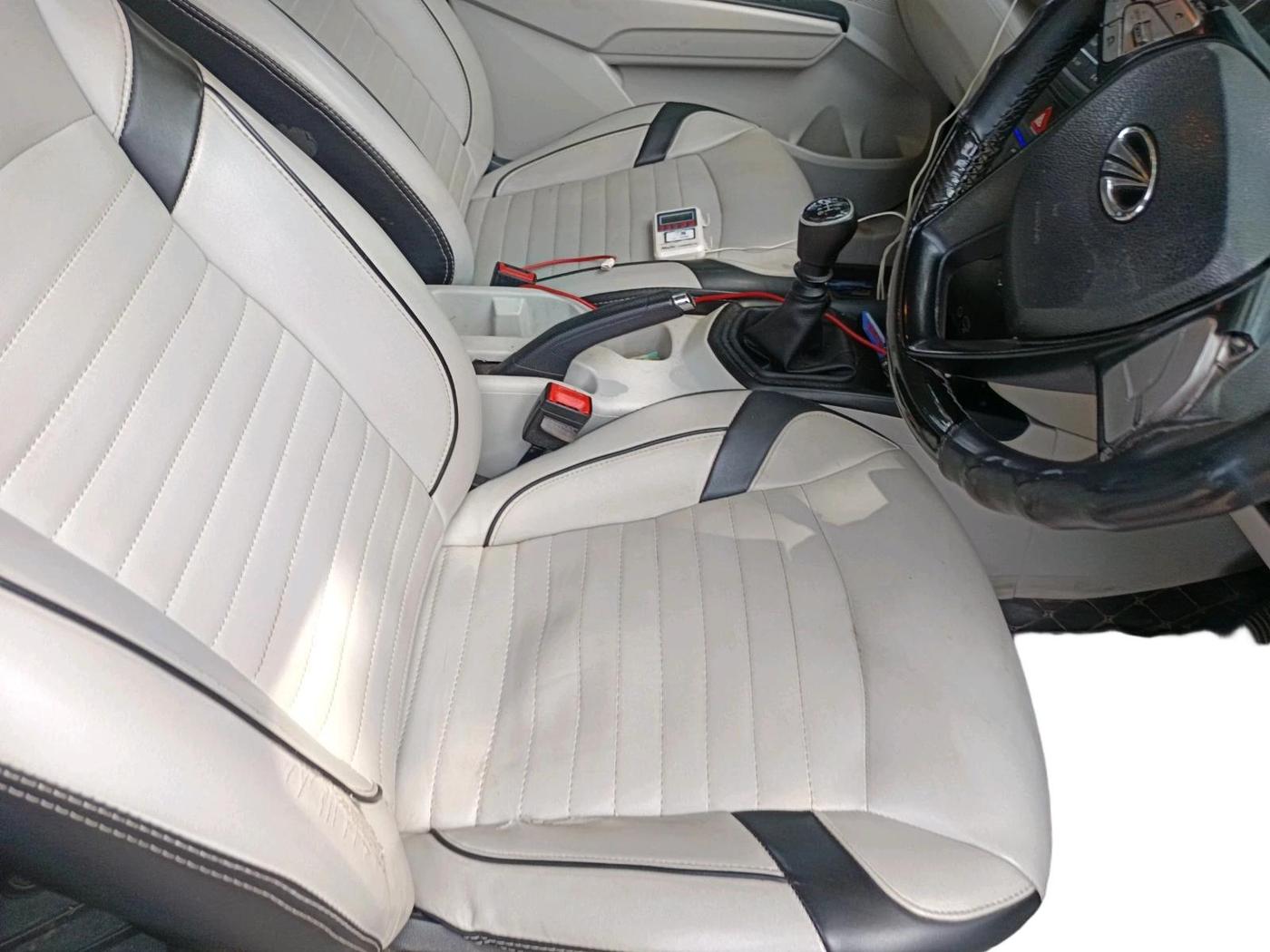 2022 Mahindra XUV300 W6 1.5 Diesel, Diesel, Manual, 96,941 km, interior