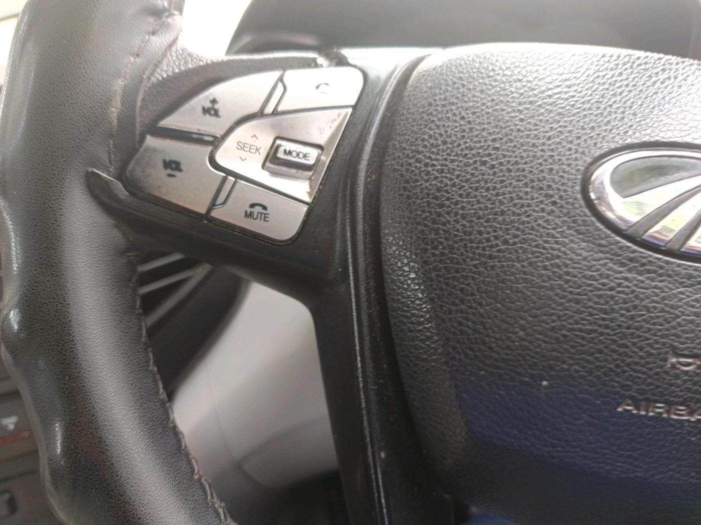 2022 Mahindra XUV300 W6 1.5 Diesel, Diesel, Manual, 96,941 km, interior