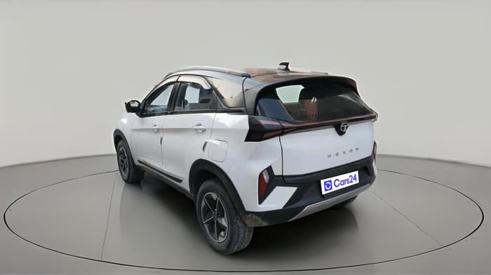 2023 Tata NEXON FEARLESS + SUNROOF DCA DUAL TONE 1.2 PETROL, Petrol, Automatic, 38,380 km, exterior