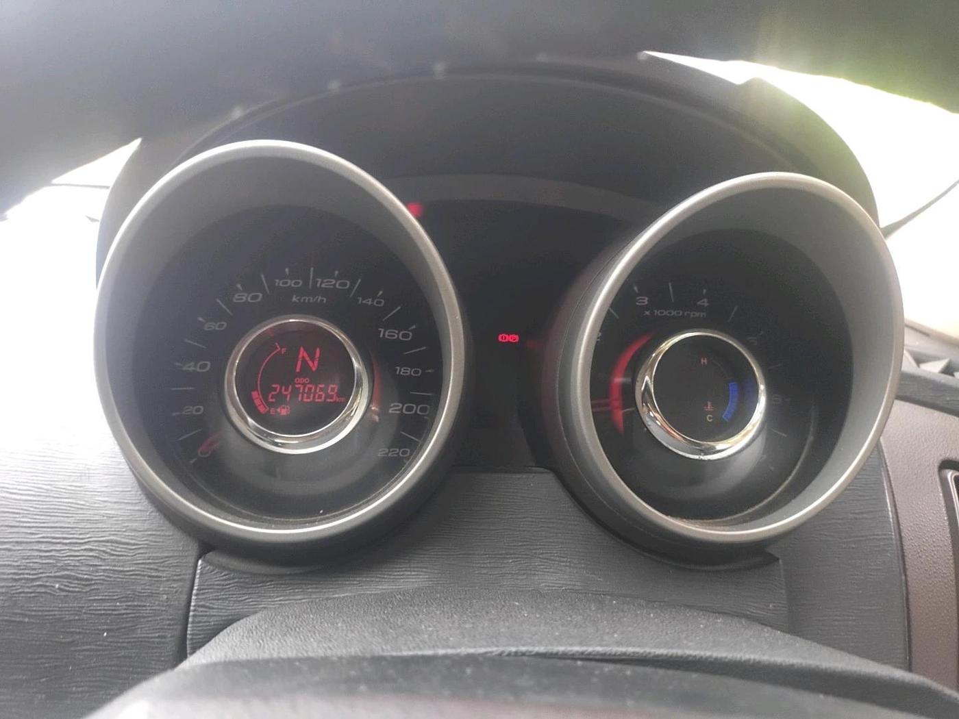 2013 Mahindra XUV500 W6, Diesel, Manual, 2,47,069 km, interior