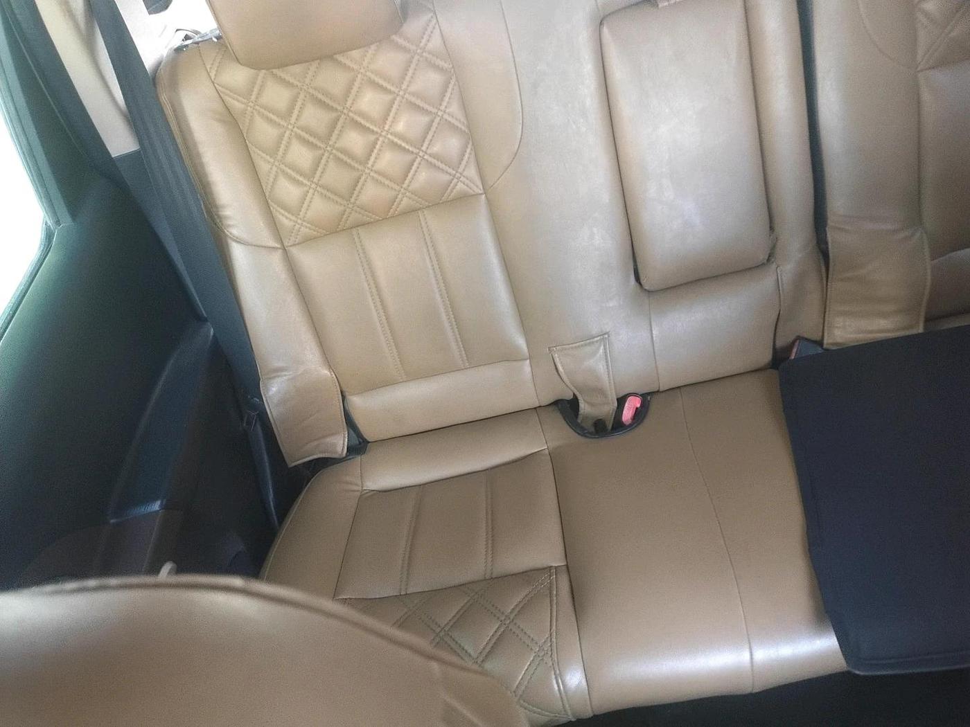 2013 Mahindra XUV500 W6, Diesel, Manual, 2,47,069 km, interior