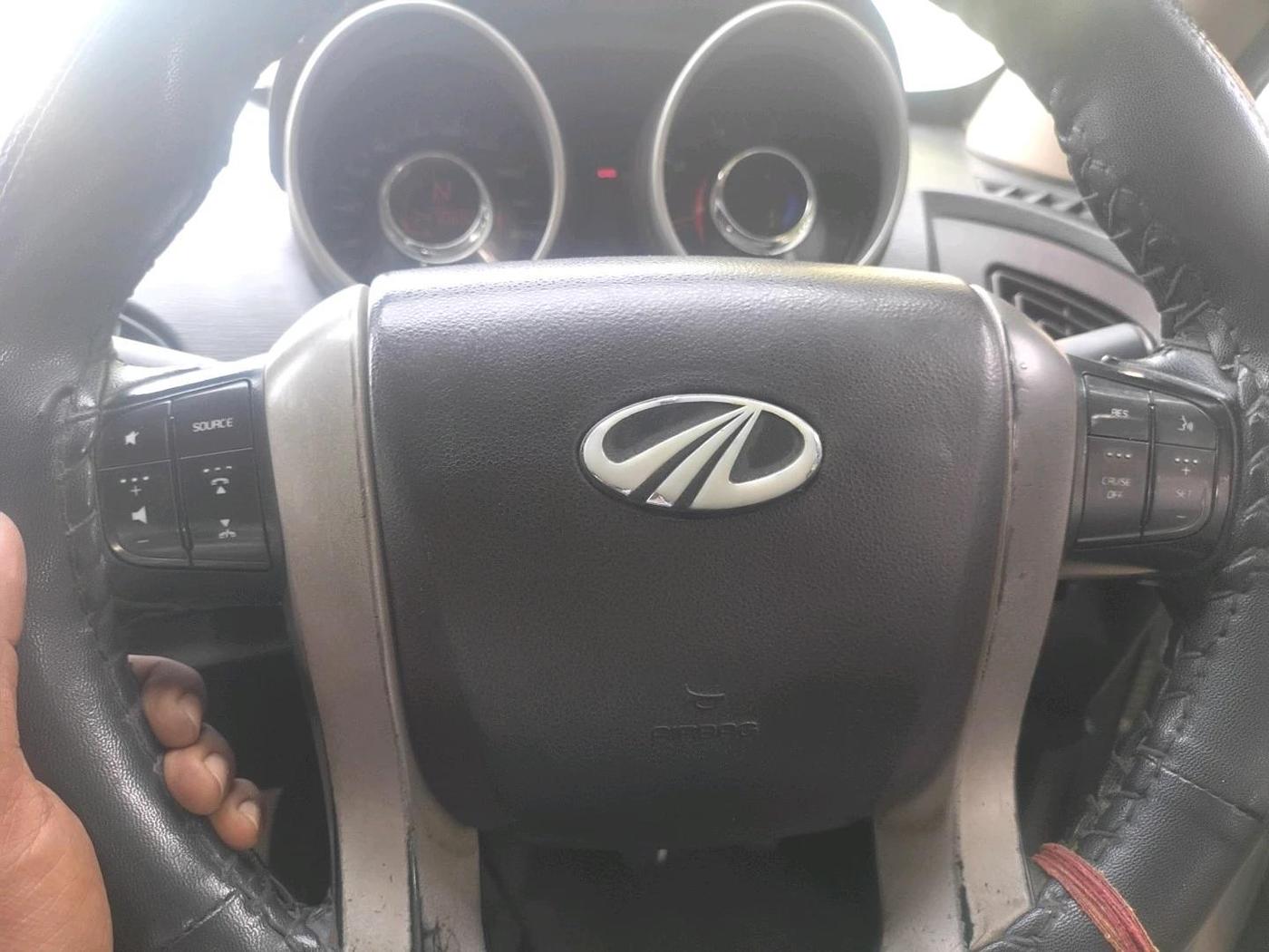 2013 Mahindra XUV500 W6, Diesel, Manual, 2,47,069 km, interior