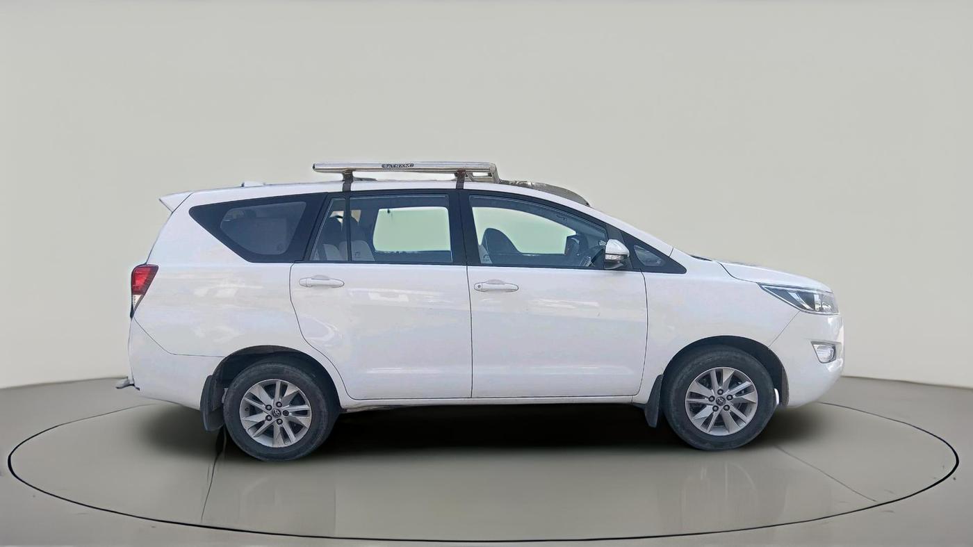 2017 Toyota Innova Crysta 2.4 G 7 STR, Diesel, Manual, 1,64,317 km, exterior