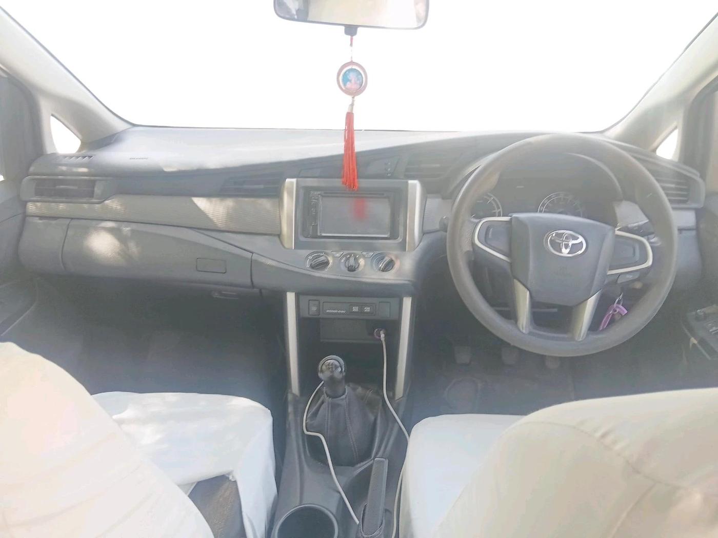 2017 Toyota Innova Crysta 2.4 G 7 STR, Diesel, Manual, 1,64,317 km, interior