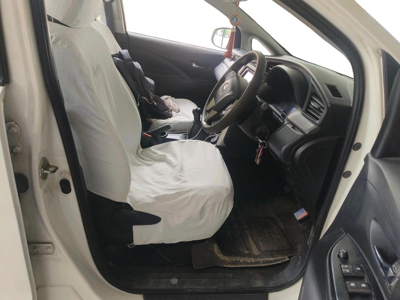 2017 Toyota Innova Crysta 2.4 G 7 STR, Diesel, Manual, 1,64,317 km, interior