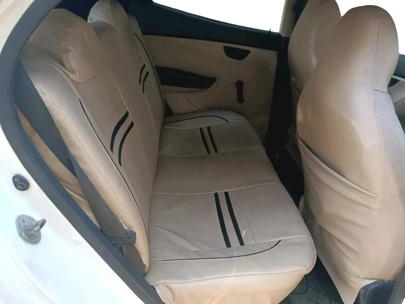 2013 Hyundai Eon MAGNA +, Petrol, Manual, 98,500 km, interior