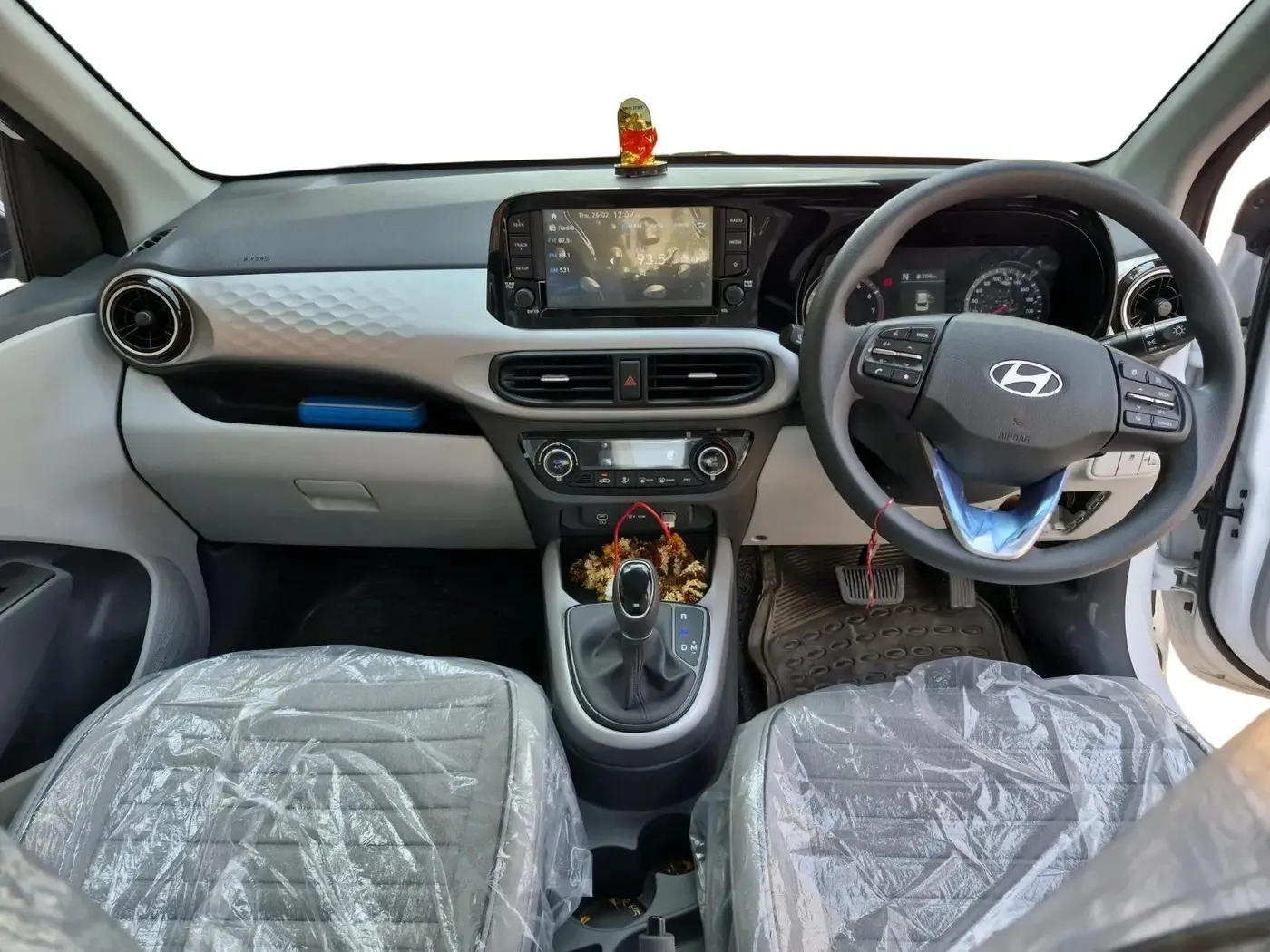 2025 Hyundai GRAND I10 NIOS SPORTZ AMT 1.2 KAPPA VTVT, Petrol, Automatic, 402 km, interior