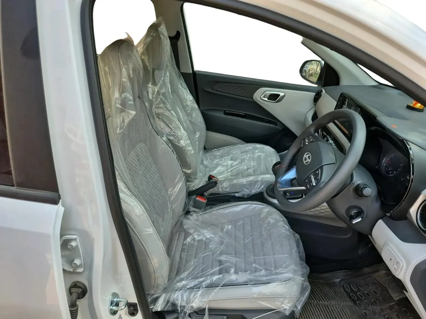 2025 Hyundai GRAND I10 NIOS SPORTZ AMT 1.2 KAPPA VTVT, Petrol, Automatic, 402 km, interior