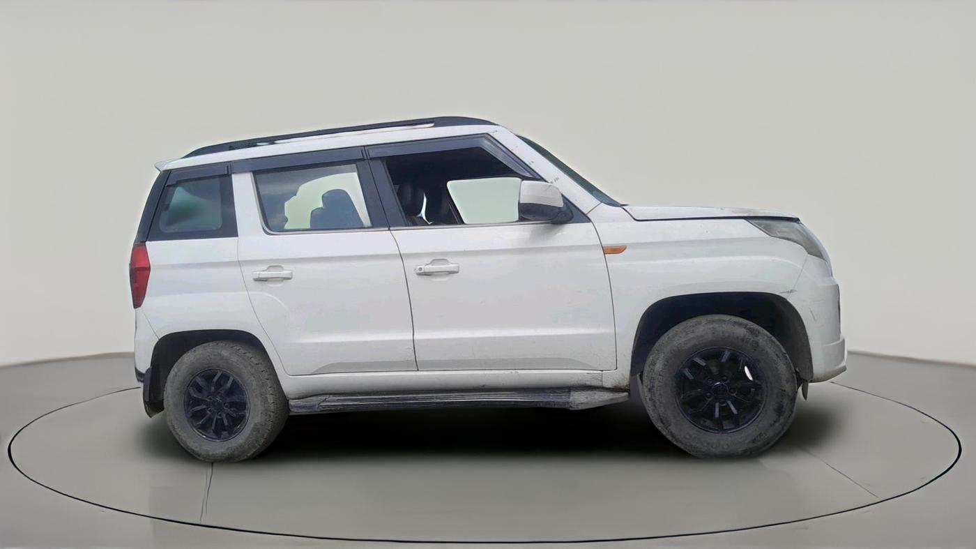 2015 Mahindra TUV300 T8, Diesel, Manual, 1,43,459 km, exterior