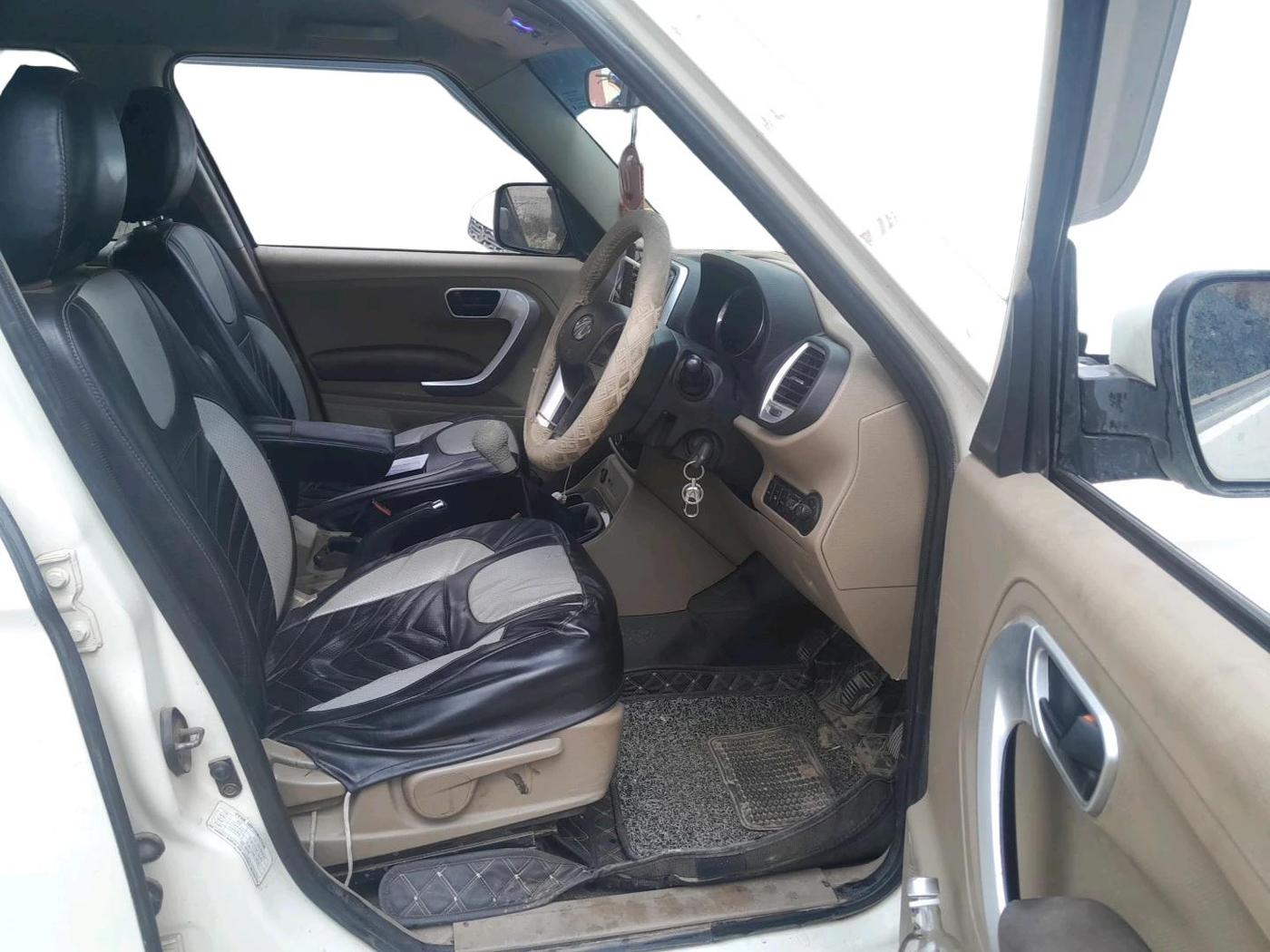 2015 Mahindra TUV300 T8, Diesel, Manual, 1,43,459 km, interior