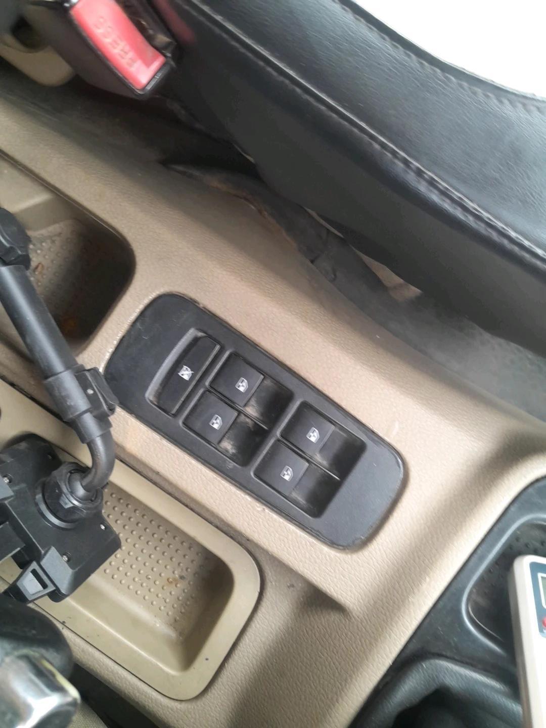 2015 Mahindra TUV300 T8, Diesel, Manual, 1,43,459 km, interior