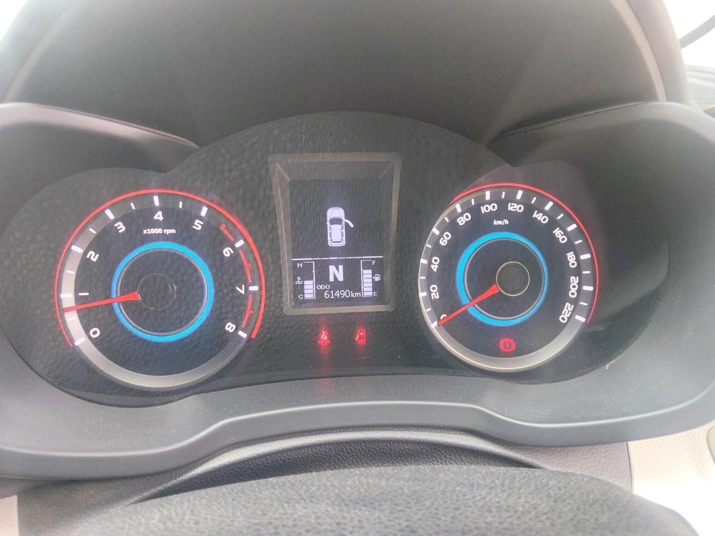 2021 Mahindra XUV300 W8 (O) 1.2 PETROL, Petrol, Manual, 61,490 km, interior