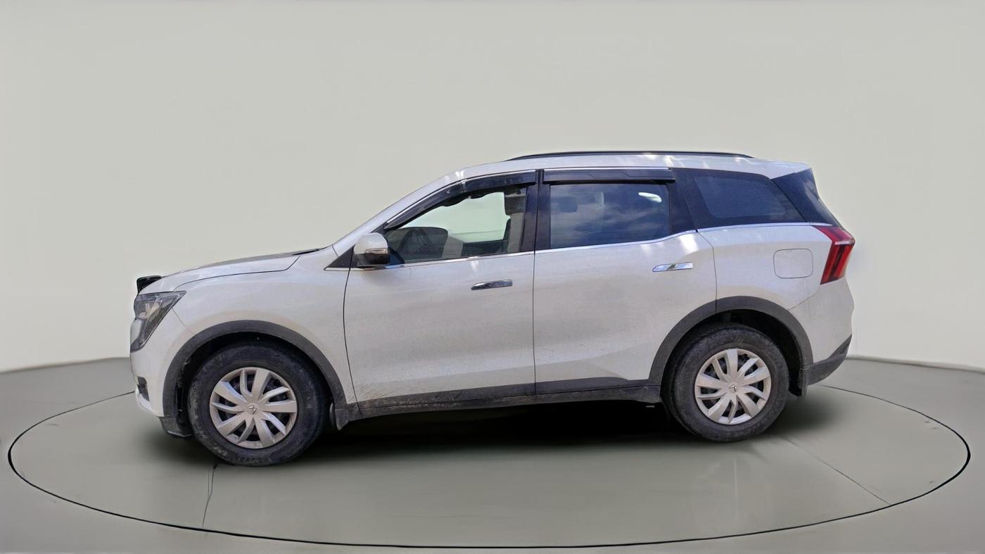 2022 Mahindra XUV700 MX D MT 5 STR, Diesel, Manual, 67,414 km, exterior
