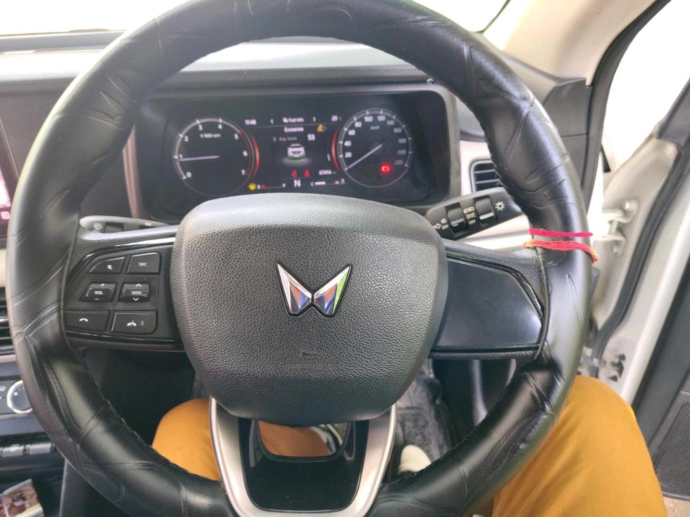 2022 Mahindra XUV700 MX D MT 5 STR, Diesel, Manual, 67,414 km, interior