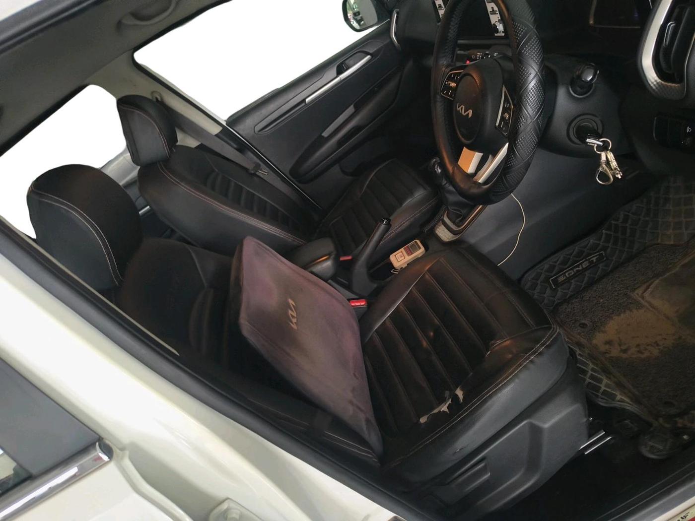 2021 KIA SONET HTK PLUS 1.2, Petrol, Manual, 61,059 km, interior