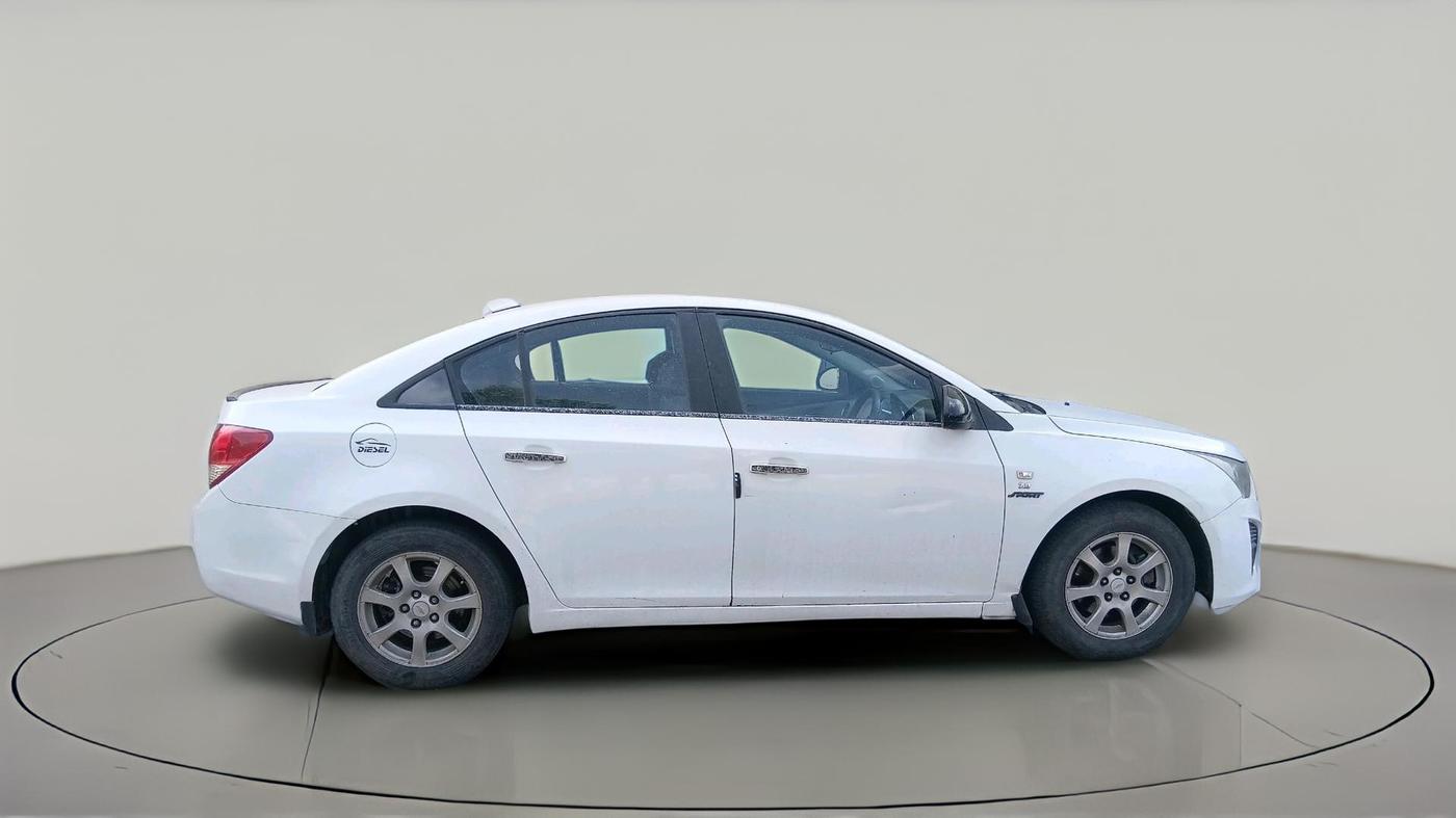 2011 Chevrolet Cruze LTZ, Diesel, Manual, 1,62,168 km, exterior