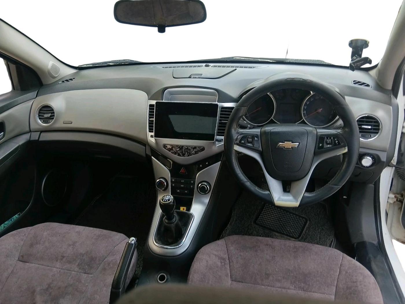 2011 Chevrolet Cruze LTZ, Diesel, Manual, 1,62,168 km, interior