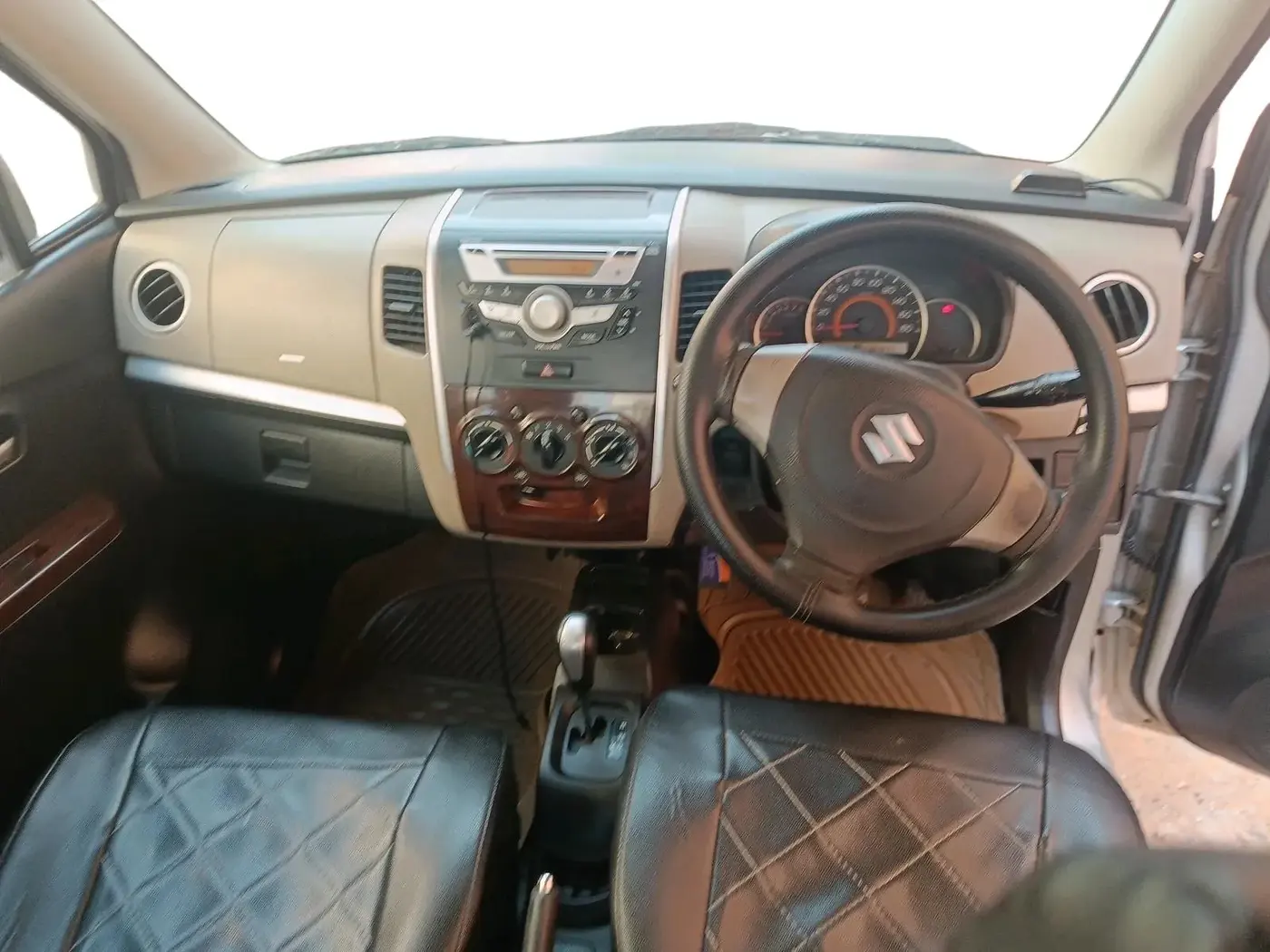 2016 Maruti Wagon R 1.0 VXI AMT, Petrol, Automatic, 84,374 km, interior