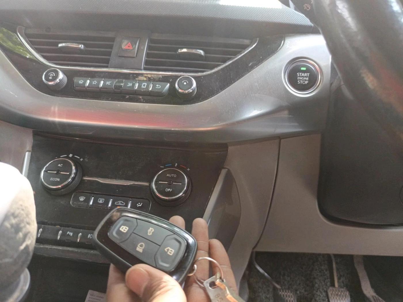 2017 Tata NEXON XZ PLUS PETROL, Petrol, Manual, 1,26,723 km, interior