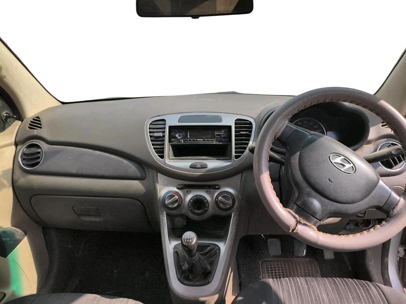 2011 Hyundai i10 MAGNA 1.1 LPG, Petrol, Manual, 1,06,748 km, interior