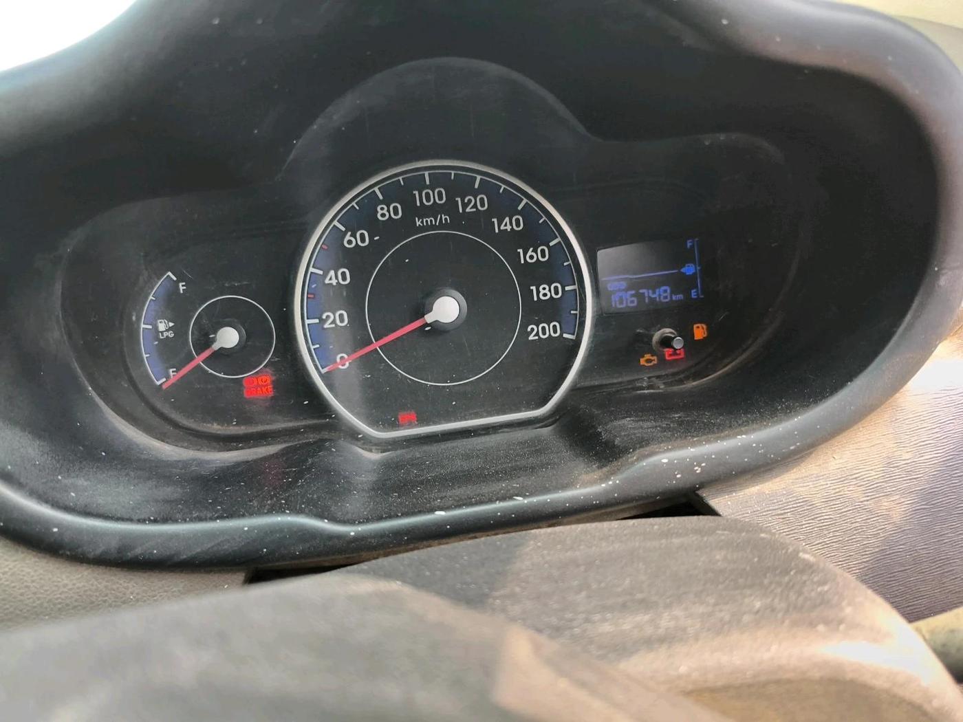 2011 Hyundai i10 MAGNA 1.1 LPG, Petrol, Manual, 1,06,748 km, interior