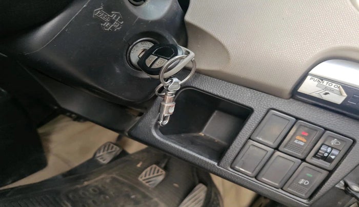 2014 Maruti Wagon R 1.0 VXI, Petrol, Manual, 61,967 km, interior