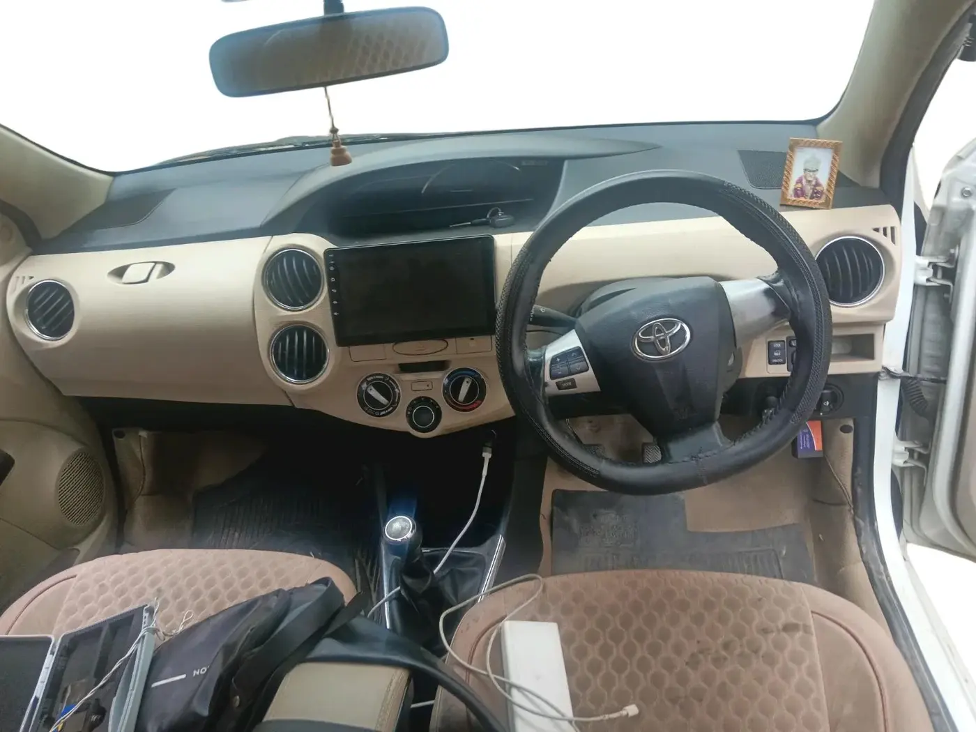 2017 Toyota Etios VX PLATINUM, Petrol, Manual, 66,950 km, interior