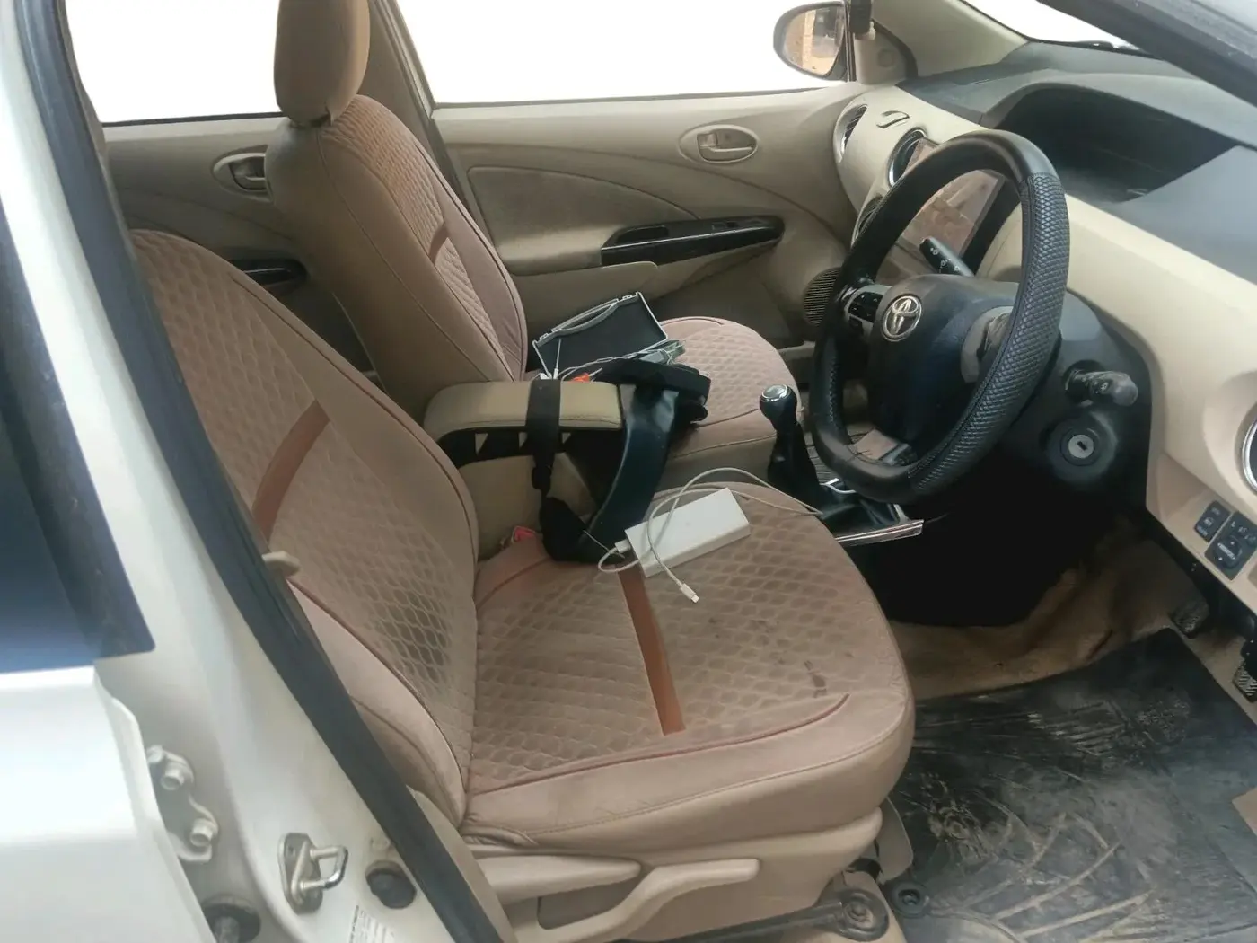 2017 Toyota Etios VX PLATINUM, Petrol, Manual, 66,950 km, interior