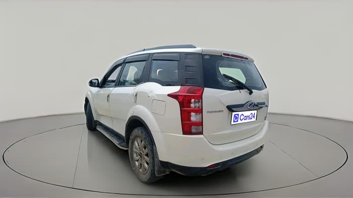 2016 Mahindra XUV500 W10 AT, Diesel, Automatic, 1,24,834 km, exterior