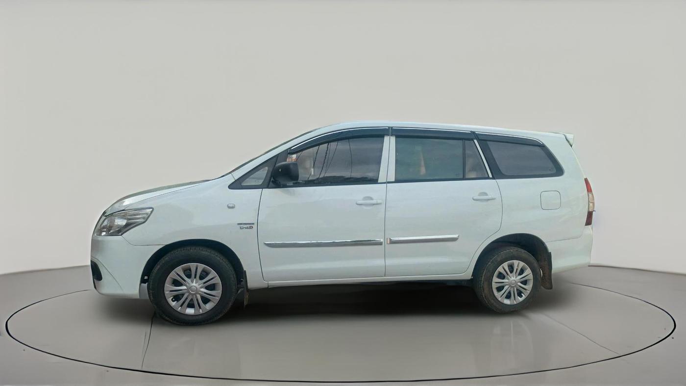2016 Toyota Innova 2.5 GX 7 STR, Diesel, Manual, 85,910 km, exterior