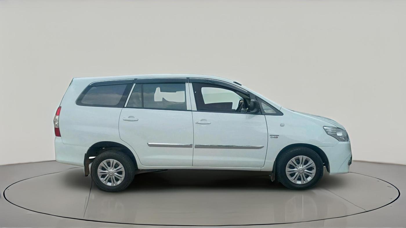 2016 Toyota Innova 2.5 GX 7 STR, Diesel, Manual, 85,910 km, exterior