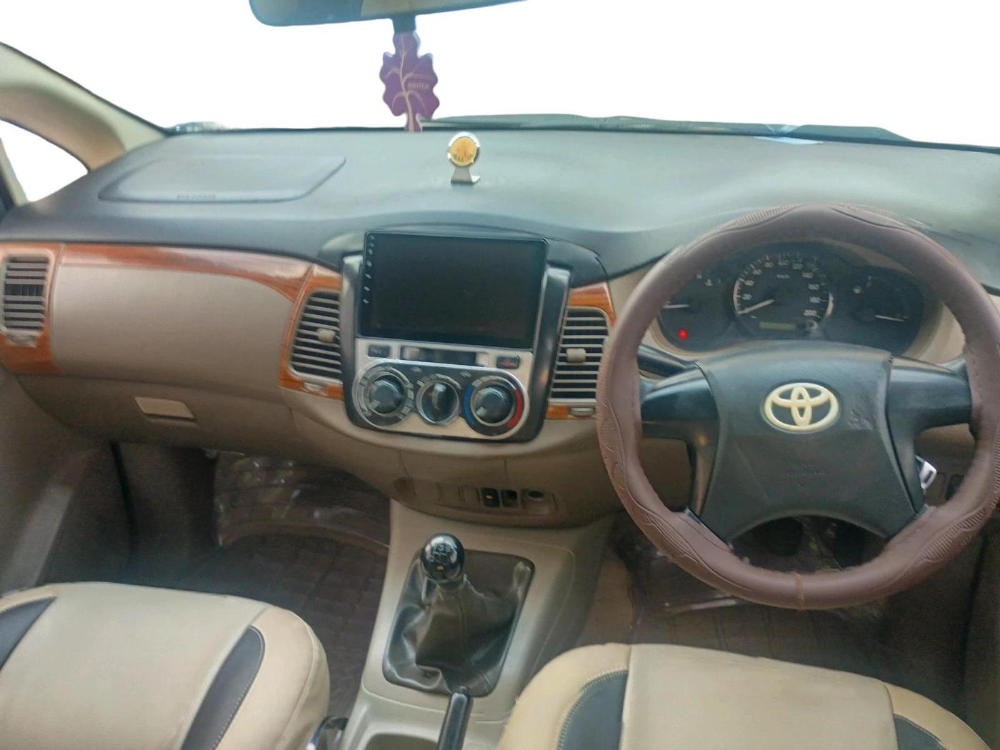 2016 Toyota Innova 2.5 GX 7 STR, Diesel, Manual, 85,910 km, interior