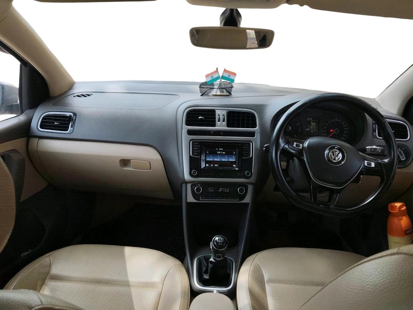 2016 Volkswagen Vento HIGHLINE 1.6 MPI, Petrol, Manual, 1,14,274 km, interior