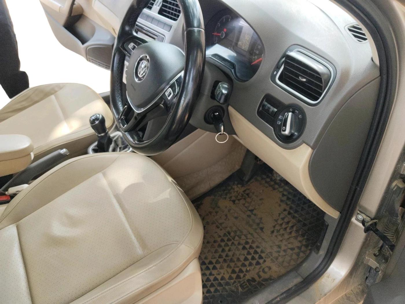 2016 Volkswagen Vento HIGHLINE 1.6 MPI, Petrol, Manual, 1,14,274 km, interior