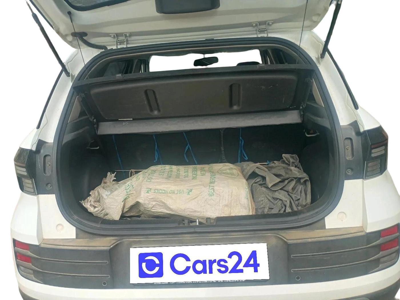 2024 Hyundai VENUE SX 1.2 PETROL, Petrol, Manual, 11,193 km, exterior